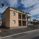 Nona Umag