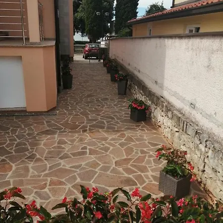 Nona * Umag