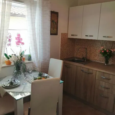 Nona Apartman