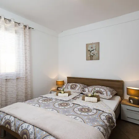 Apartment Nona *
