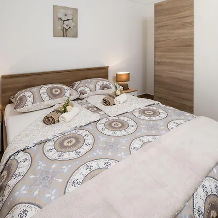 Nona Apartment *