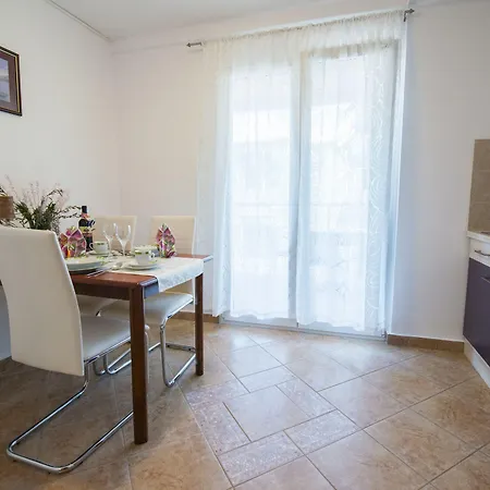 Nona * Umag